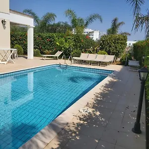 https://anthorina-villa-8.protaras-cy-hotels.com