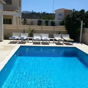 https://anthorina-villa-17.protaras-cy-hotels.com