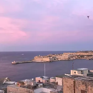 https://sea-view-large-valletta-appartment.qawrahotelsmalta.org